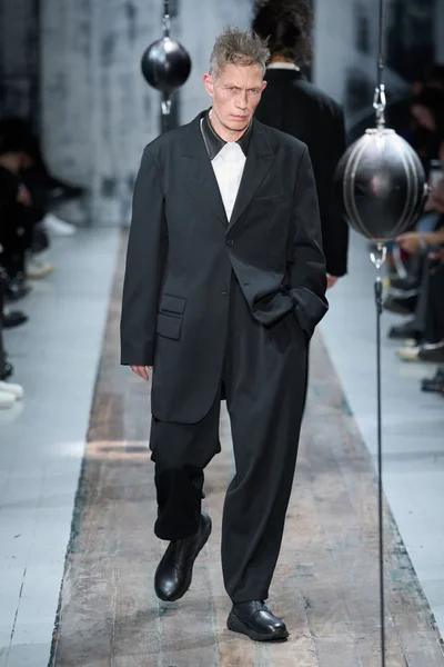 Look 13